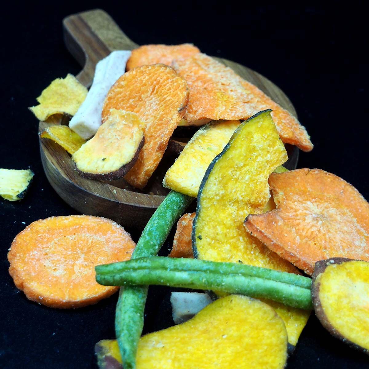 Idéal pour l’apéritif. Nos chips de légumes nature ou au poi…