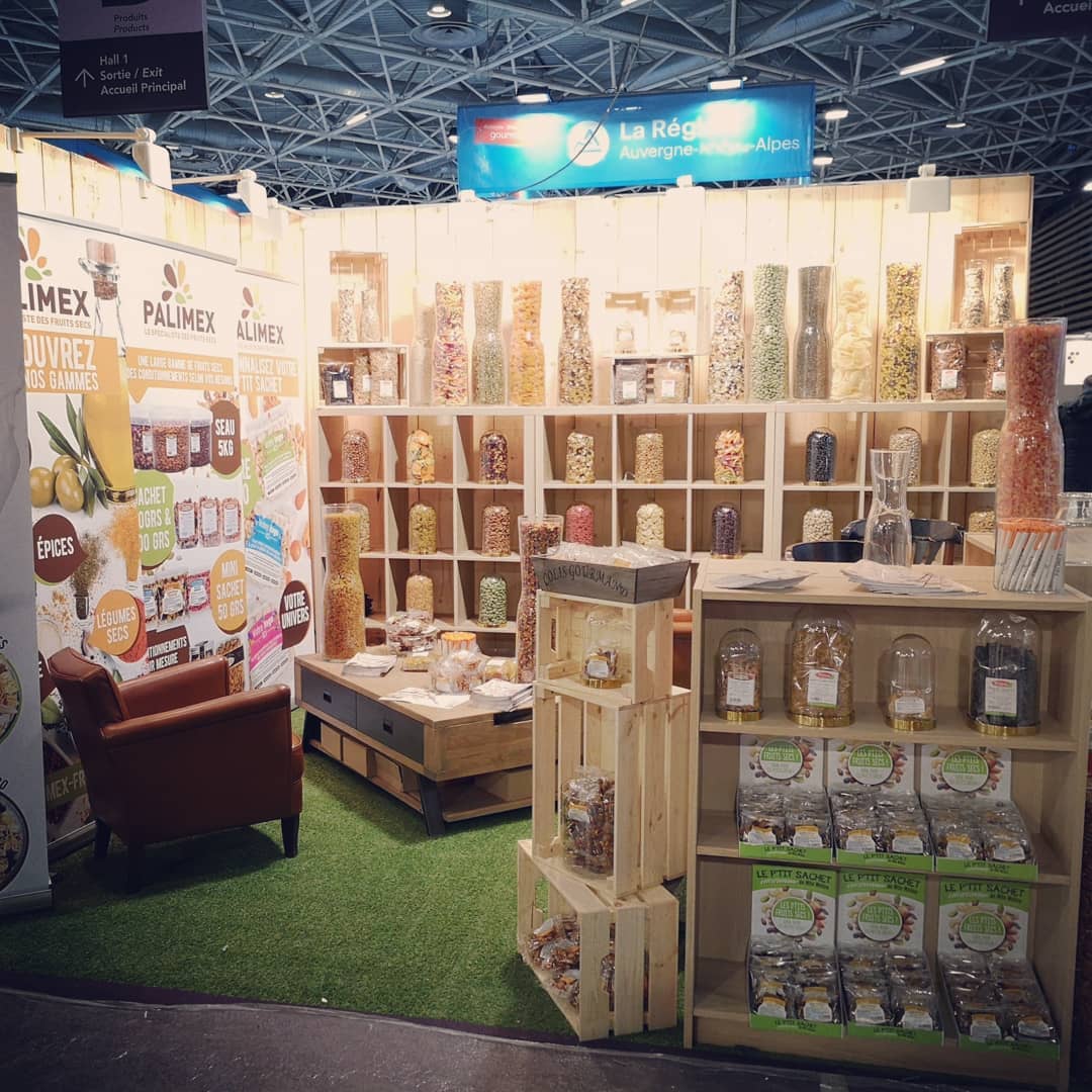 ✨ JOUR 2 : DÉCO✨ Nous venons de terminer notre déco ! On esp…